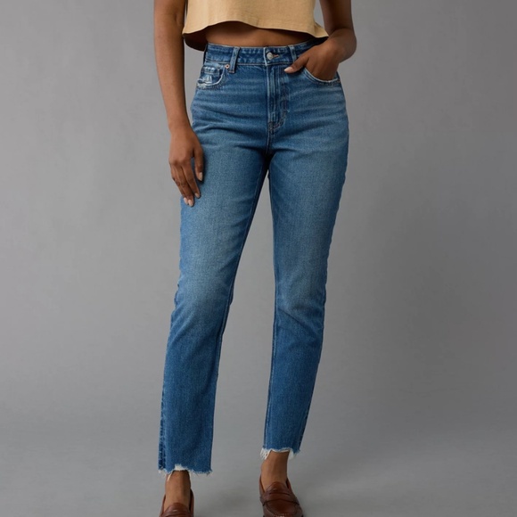 Denim - American Eagle Strigid Mom Jean Size 2 Xshort